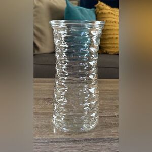 NWOT … Crystal Clear Glass Vase